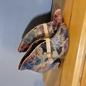 Tapestry pixie boots - But another innocent tale, size 8